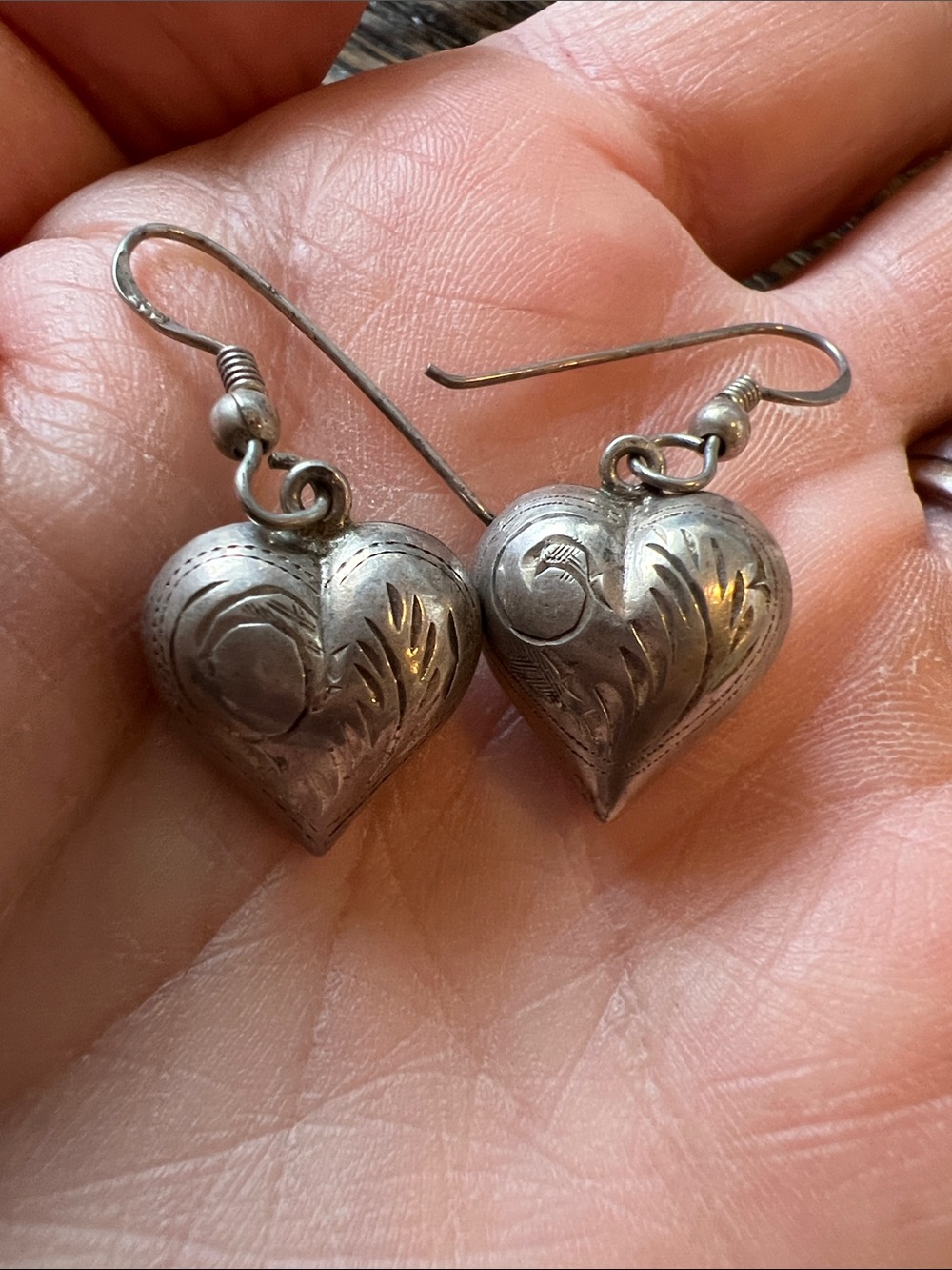Vintage Sterling Silver puffy heart etched dangle earrings